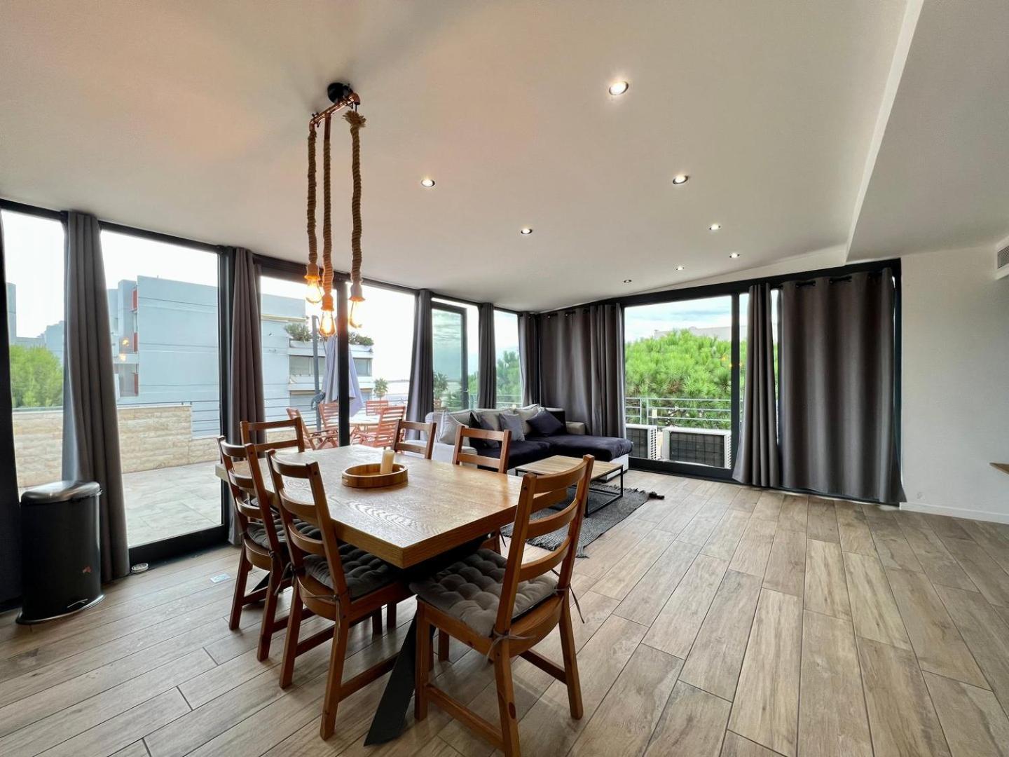 Sea And Mountain Views From Your Rooftop ! Saint-Laurent-du-Var Exterior photo