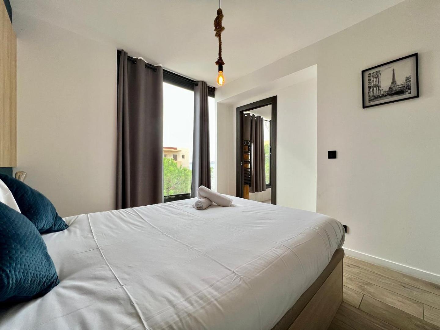 Sea And Mountain Views From Your Rooftop ! Saint-Laurent-du-Var Exterior photo